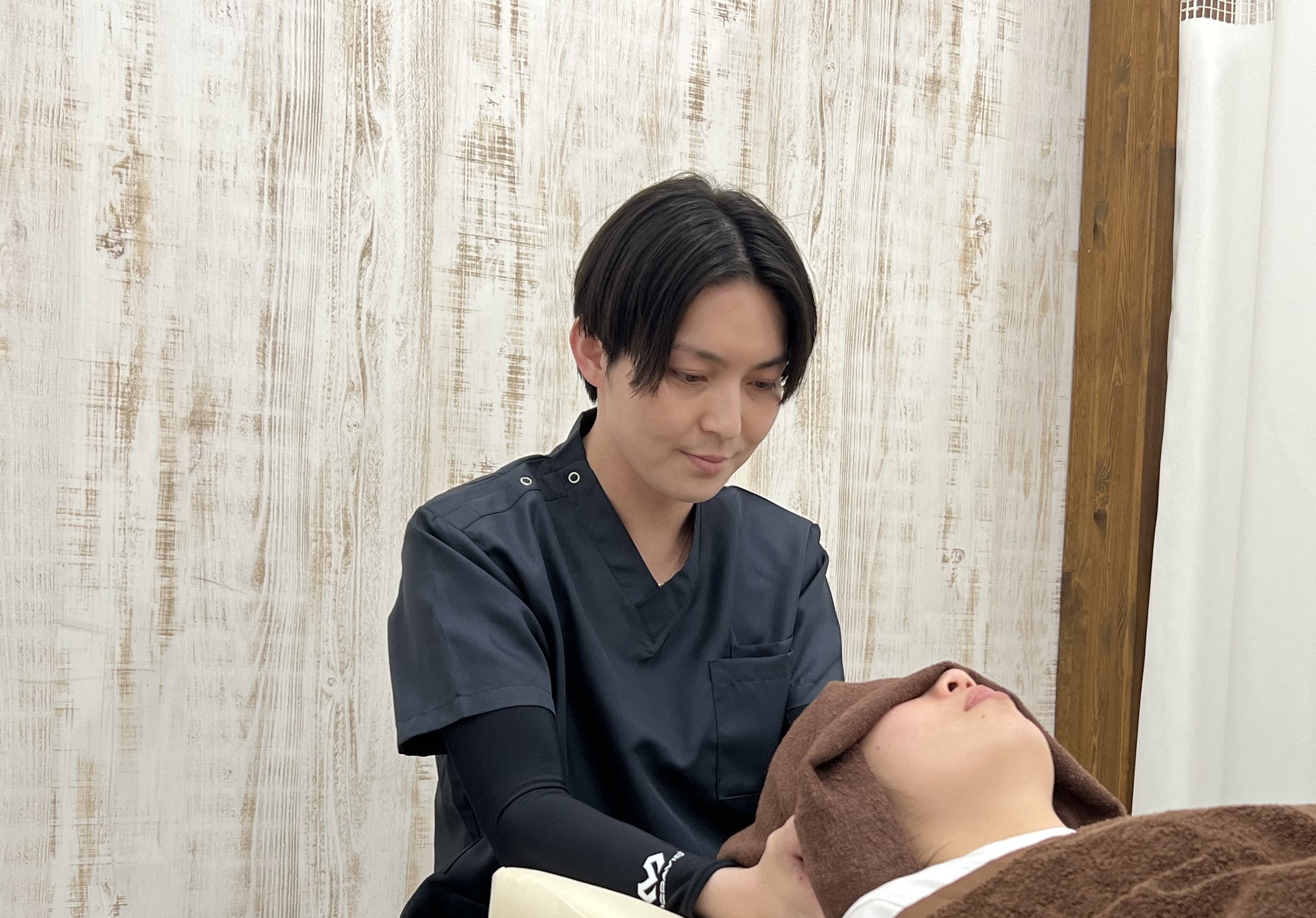 巻き肩から解放される！原因と解決法を徹底解説