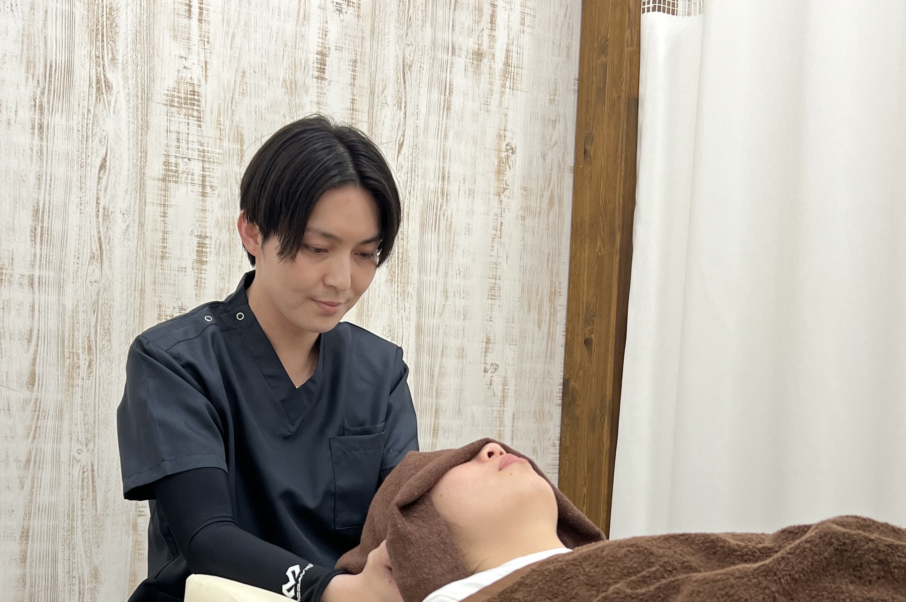 肩こりの悩み、デスクワークが原因かも！自分に合った解消法を見つけよう。